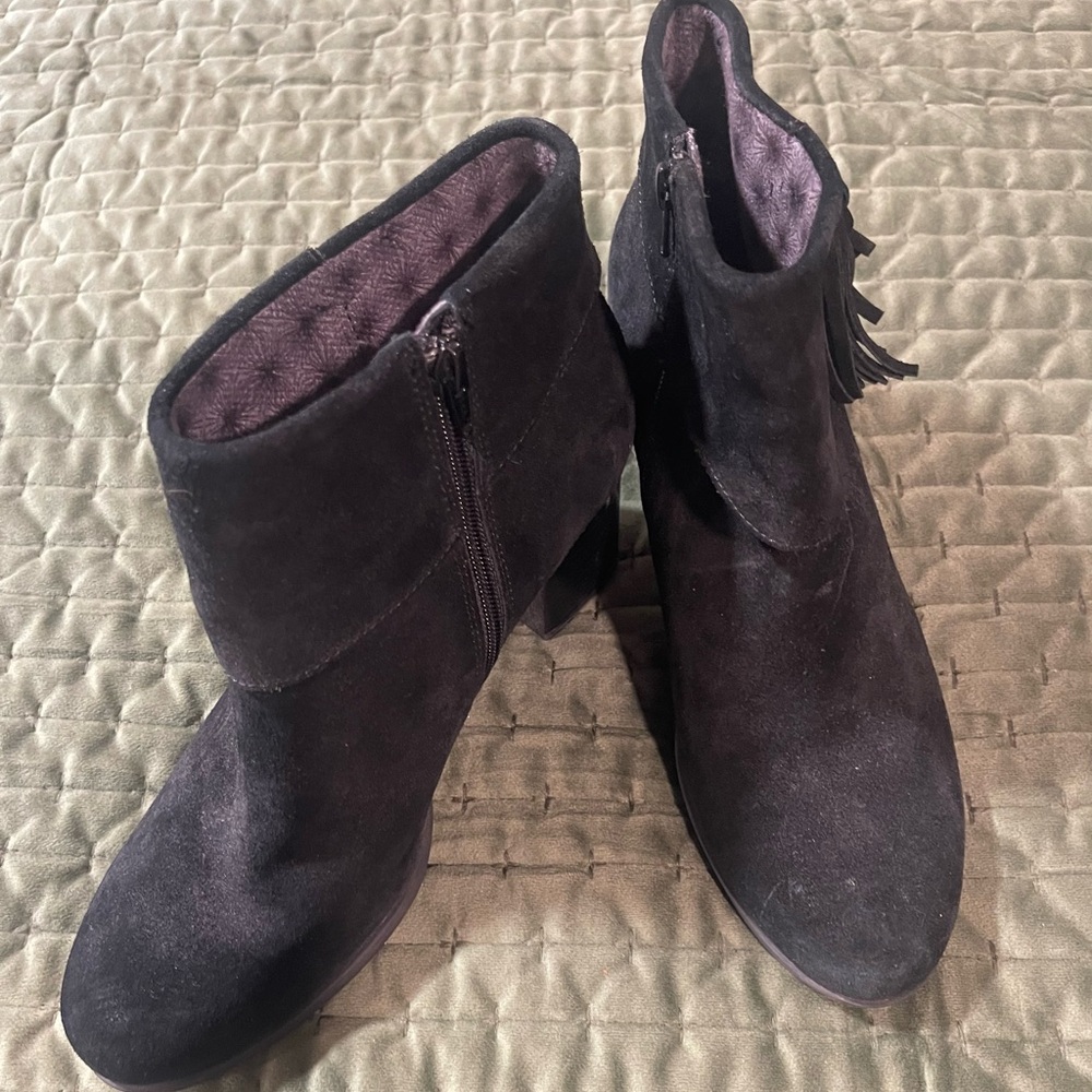 Born black fringe suede boots booties size 9 1/2
